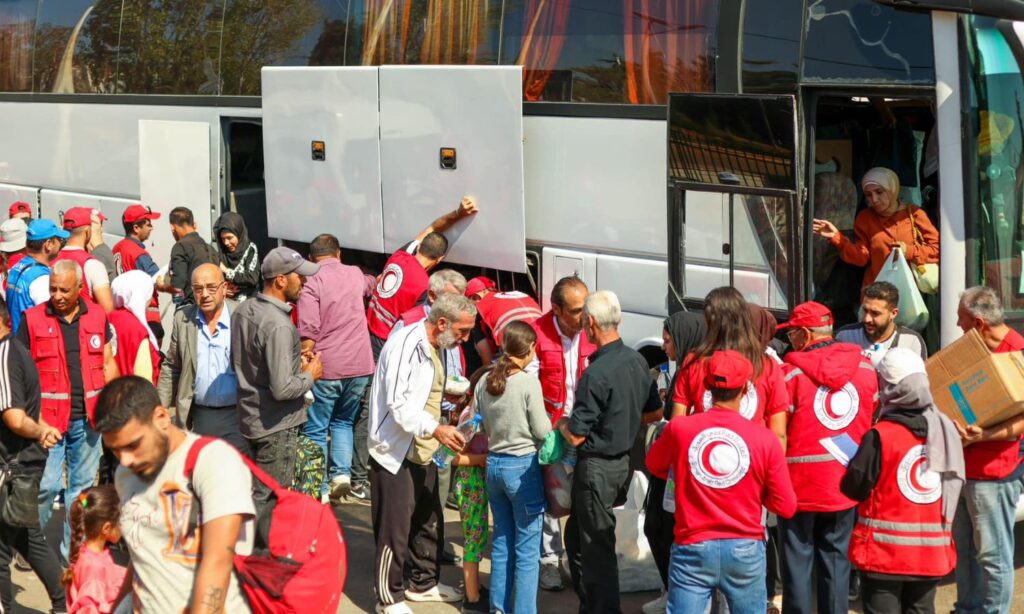 Displaced persons arriving from Lebanon at the Syrian-Lebanese border - October 14, 2024 (Syrian Arab Red Crescent)