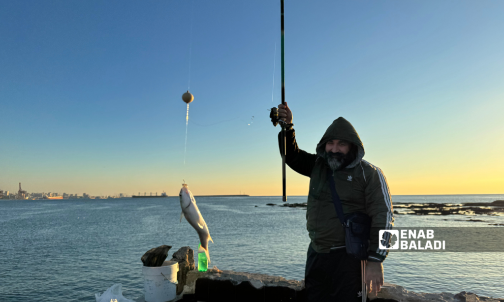 Fishing at Afamia beach in Latakia - December 21, 2024 (Enab Baladi/Dayan Junpaz)