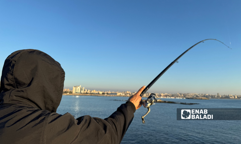 Fishing at Afamia beach in Latakia - December 21, 2024 (Enab Baladi/Dayan Junpaz)