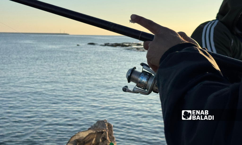 Fishing at Afamia beach in Latakia - December 21, 2024 (Enab Baladi/Dayan Junpaz)