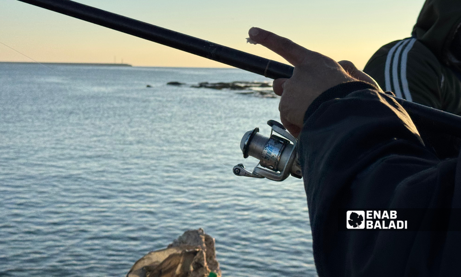 Fishing at Afamia beach in Latakia - December 21, 2024 (Enab Baladi/Dayan Junpaz)
