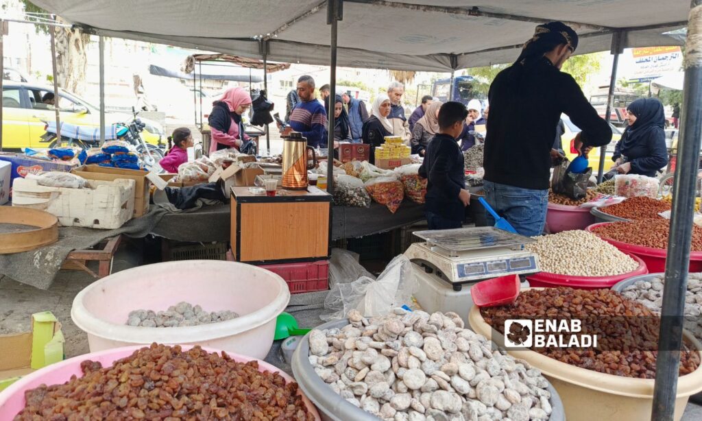 A nut-selling stall in the city of Daraa - December 11, 2024 (Enab Baladi/Halim Muhammad)