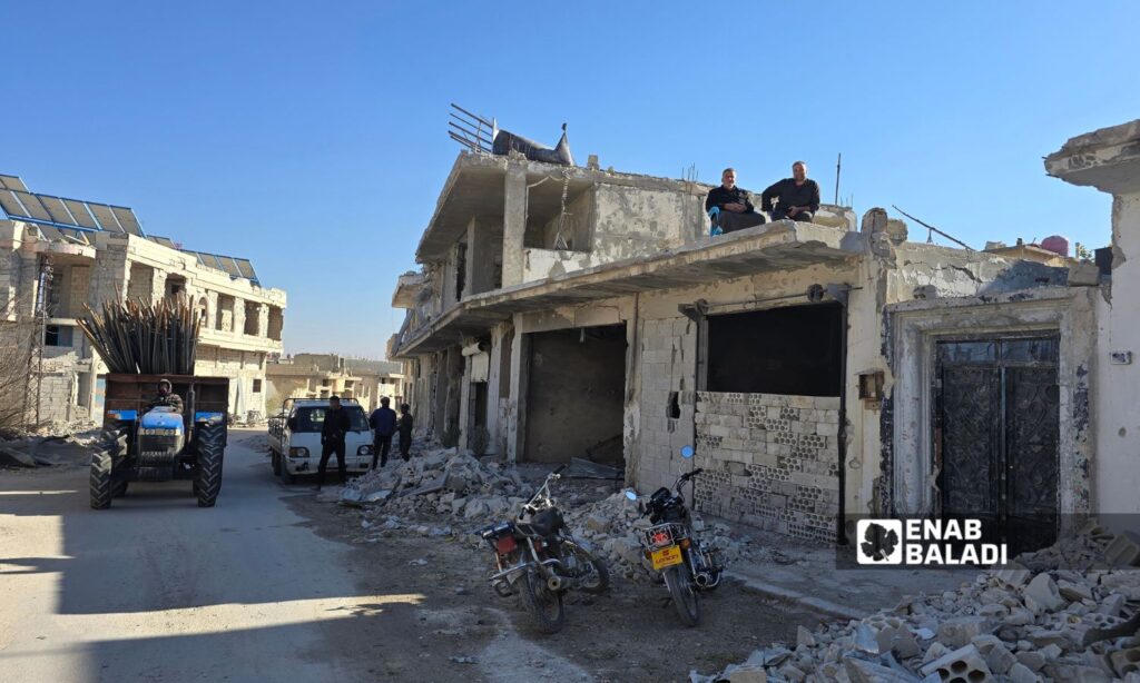 Residents of the city of Morek in Hama countryside return to their destroyed homes after the fall of the Syrian regime - December 19, 2024 (Enab Baladi/Iyad Abdul Jawad)