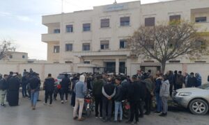 Defectors from the Syrian regime are gathering in front of the al-Saliheen police station in Aleppo to obtain temporary cards after the opposition took control of the city - December 5, 2024 (Free Aleppo City)