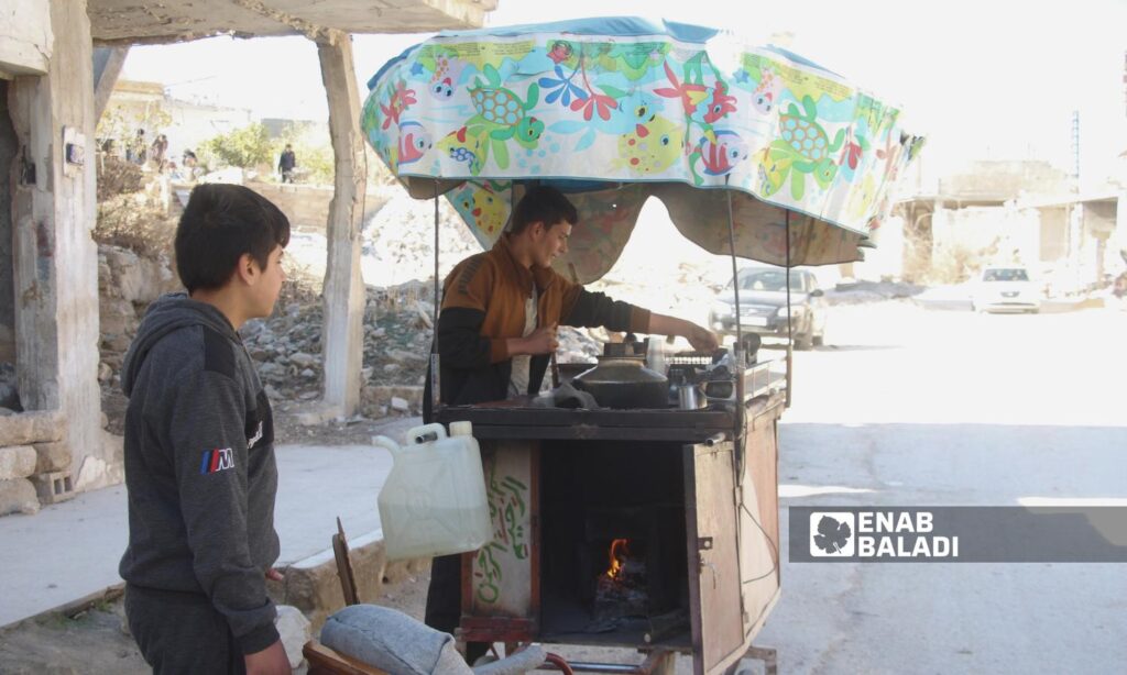 A young man selling fava beans in the city of Morek - December 22, 2024 (Enab Baladi/Iyad Abdul Jawad)