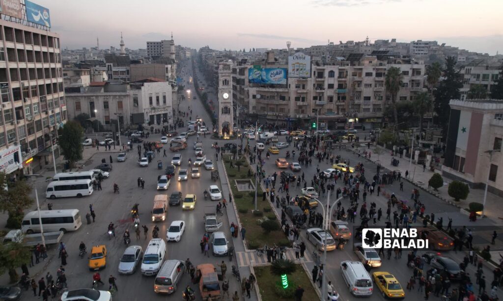 The streets of Hama city are crowded after the opposition factions took control of them - December 5, 2024 (Enab Baladi/Iyad Abdul Jawad)