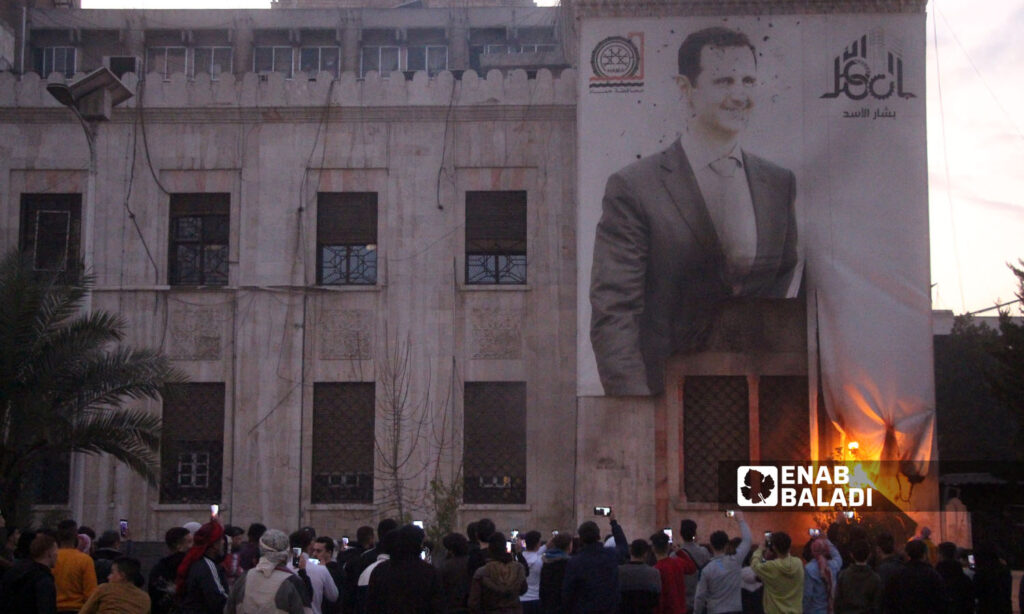 The residents of Hama city took to the streets to welcome opposition factions - December 5, 2024 (Enab Baladi/Iyad Abdul Jawad)