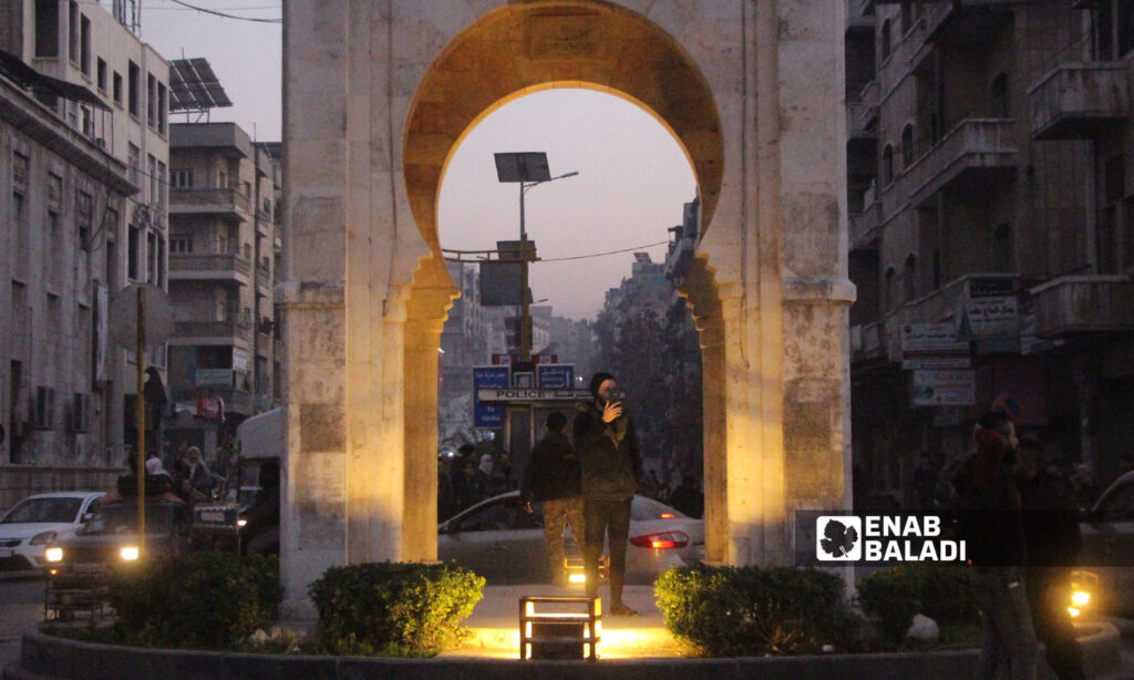 The streets of Hama city are crowded after the opposition factions took control of them - December 5, 2024 (Enab Baladi/Iyad Abdul Jawad)