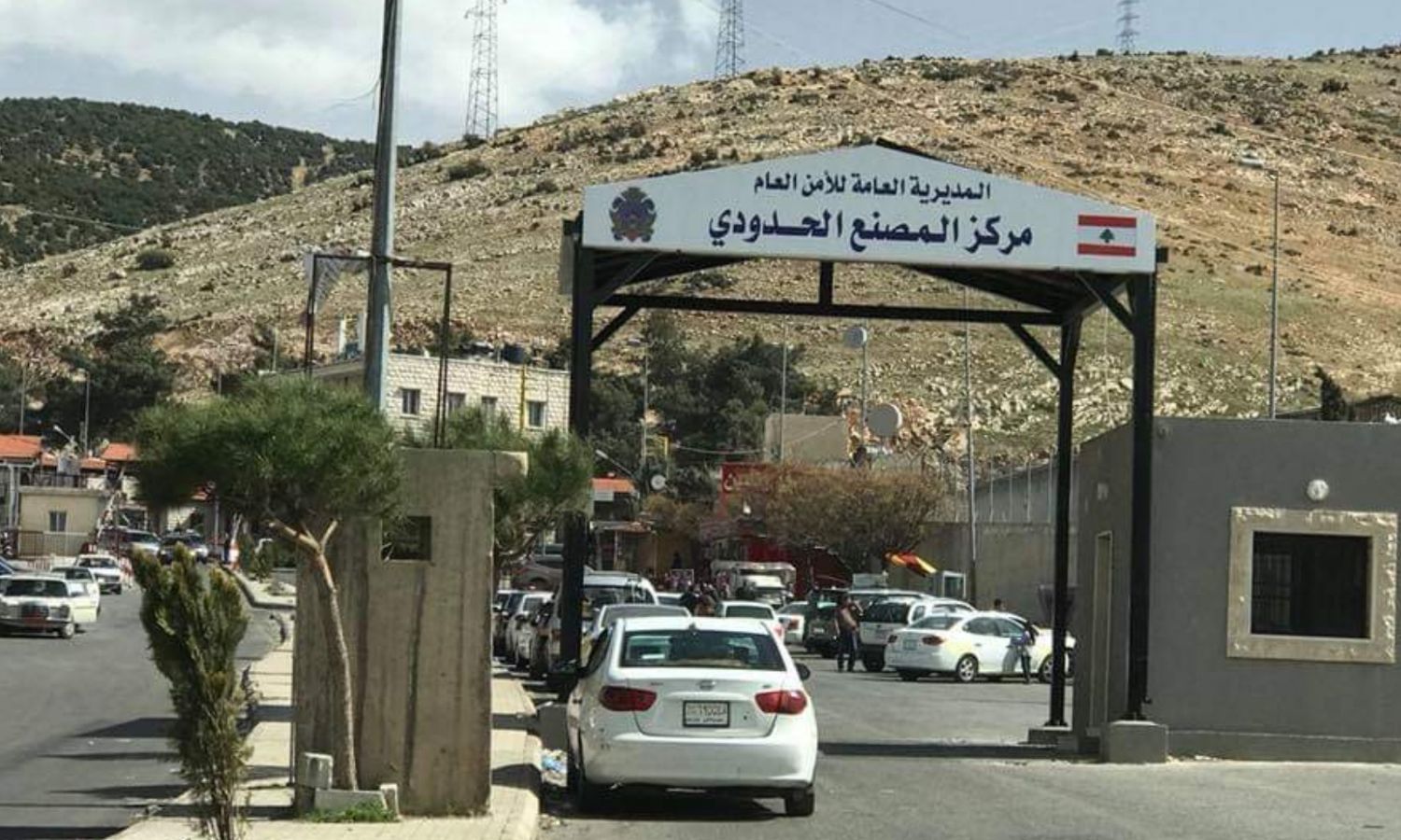 Lebanon closes all northern crossings with Syria - Enab Baladi