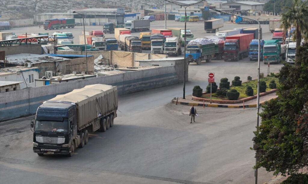 Arrival of commercial trucks through the Bab al-Hawa border crossing with Turkey in northern Syria - December 26, 2024 (Bab al-Hawa crossing/X)