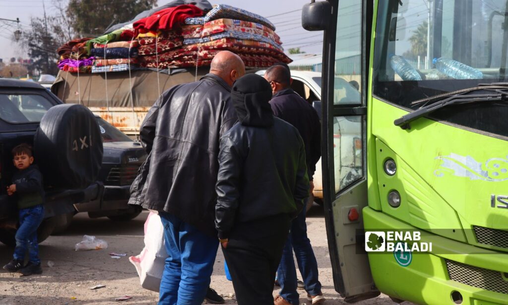 Displaced people from the Aleppo countryside to Qamishli - December 11, 2024 (Enab Baladi/Ruba Abbas)