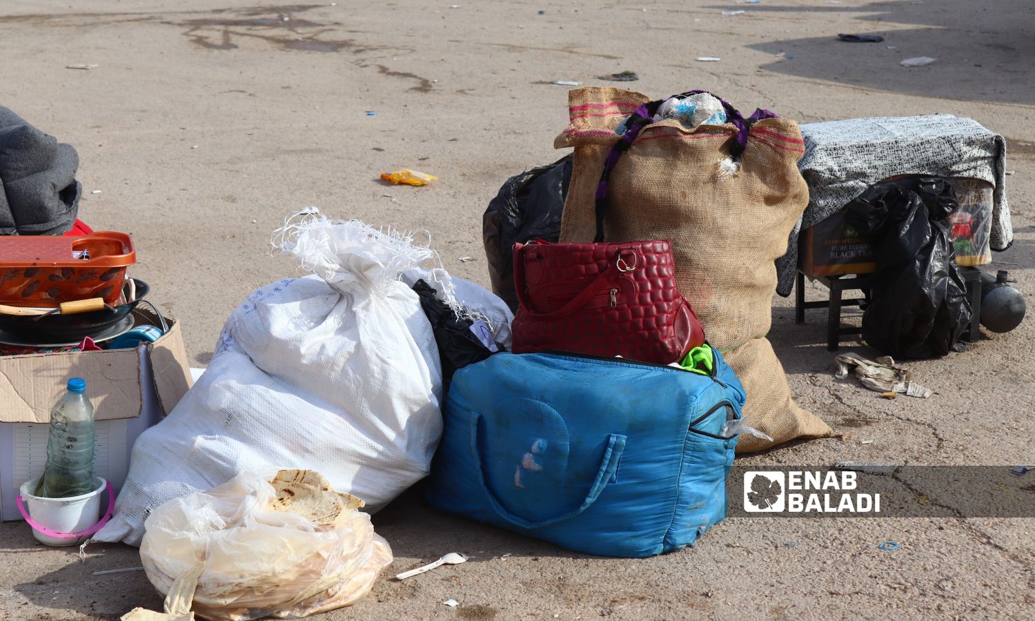 The families are displaced from Afrin, neighborhoods of Aleppo, Sheikh Maqsoud, and Ashrafiyeh to Qamishli - December 11, 2024 (Enab Baladi/Ruba Abbas)
