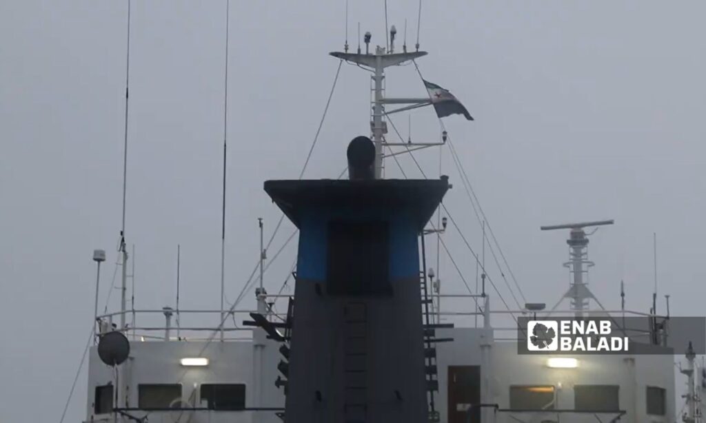 The new Syrian flag flutters on a ship in the port of Tartus - December 2024 (Enab Baladi/Dayan Junpaz)