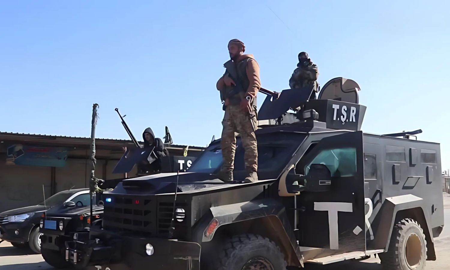 Fighters from the Syrian Democratic Forces during a security campaign targeting groups supported by the former regime in Deir Ezzor - January 21, 2025 (SDF)