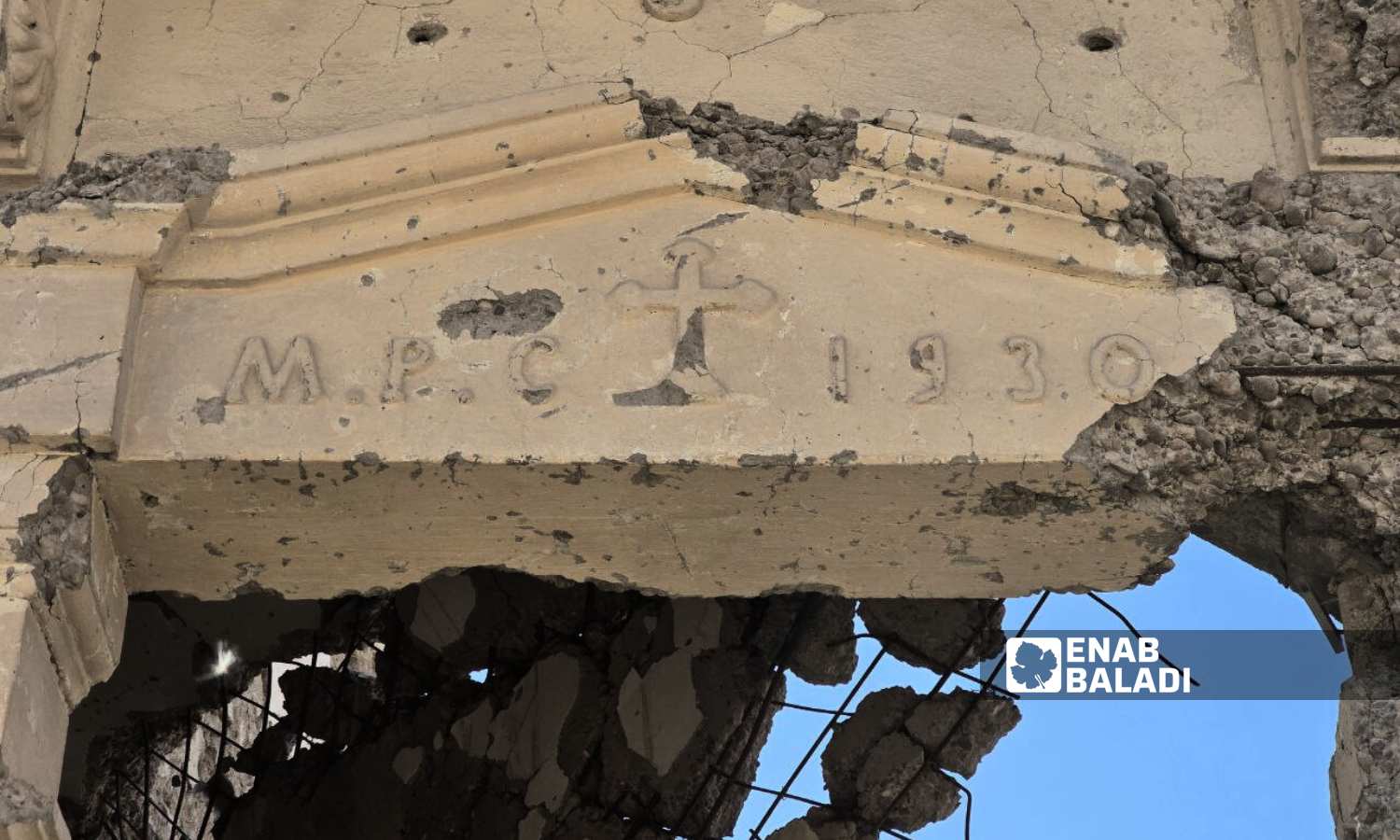 Remnants of the decorations in the Capuchin church in Deir Ezzor, eastern Syria - January 2025 (Enab Baladi/Obadah al-Sheikh)
