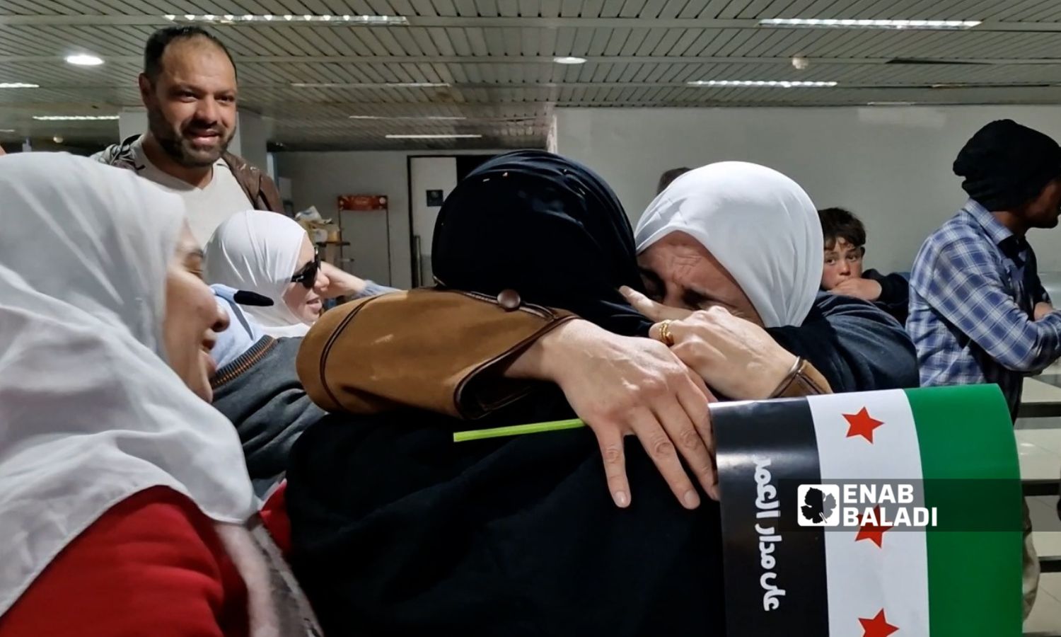 Syrians arrive in Damascus on Qatar’s first flight to Damascus International Airport - December 7, 2025 (Enab Baladi)