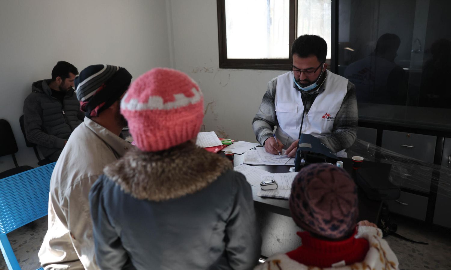 A doctor from Médecins Sans Frontières (MSF) provides medical care to patients in Eastern Ghouta - January 2025 (Organization's website)