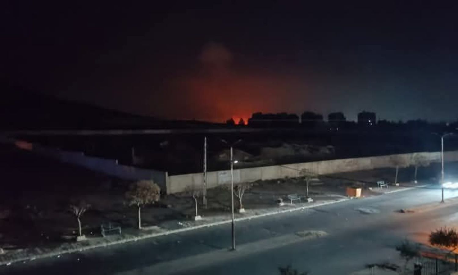 Smoke rises from an Israeli airstrike that targeted a site in the al-Kiswah area of Rif Dimashq province, southern Syria - February 25, 2025 (Alikhbaria Syria)