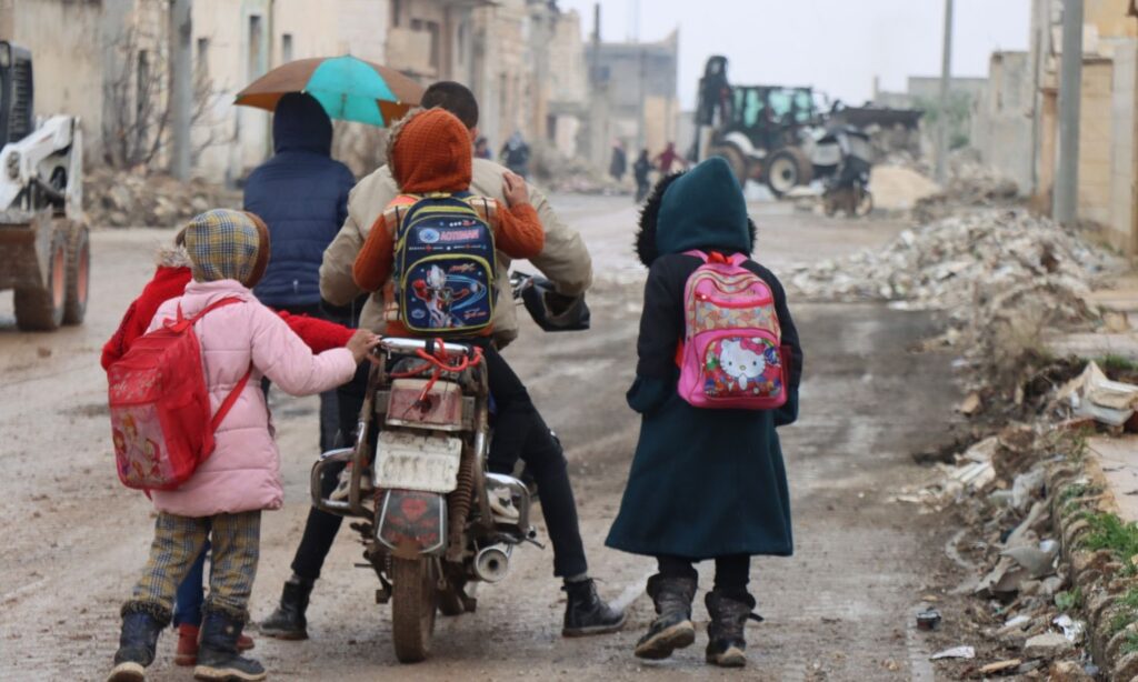 Students in the city of Saraqib, eastern Idlib, return to destroyed schools - February 11, 2025 (Syria Civil Defence)