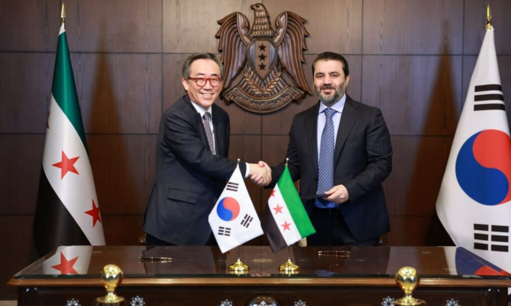 The foreign ministers of Syria and South Korea sign an agreement for the return of diplomatic relations between the two countries - April 10, 2025 (Syrian Foreign Ministry/X)
