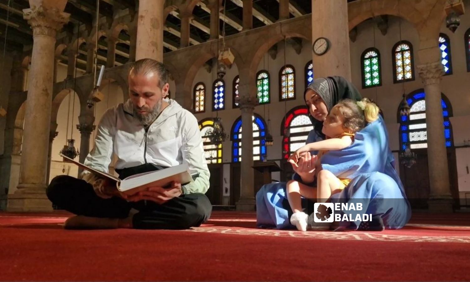Rizkar Mahmoud Hassan with his wife and daughter at the Umayyad Mosque in Damascus - April 25, 2025 (Enab Baladi/Anas al-Khouli)