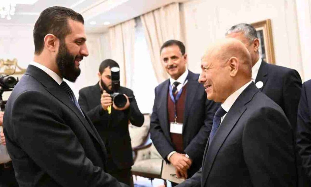 Syrian transitional president Ahmed al-Sharaa meets with Yemeni Presidential Leadership Council head Rashad al-Alimi - March 4, 2025 (Yemeni Presidential Leadership Council/Facebook)