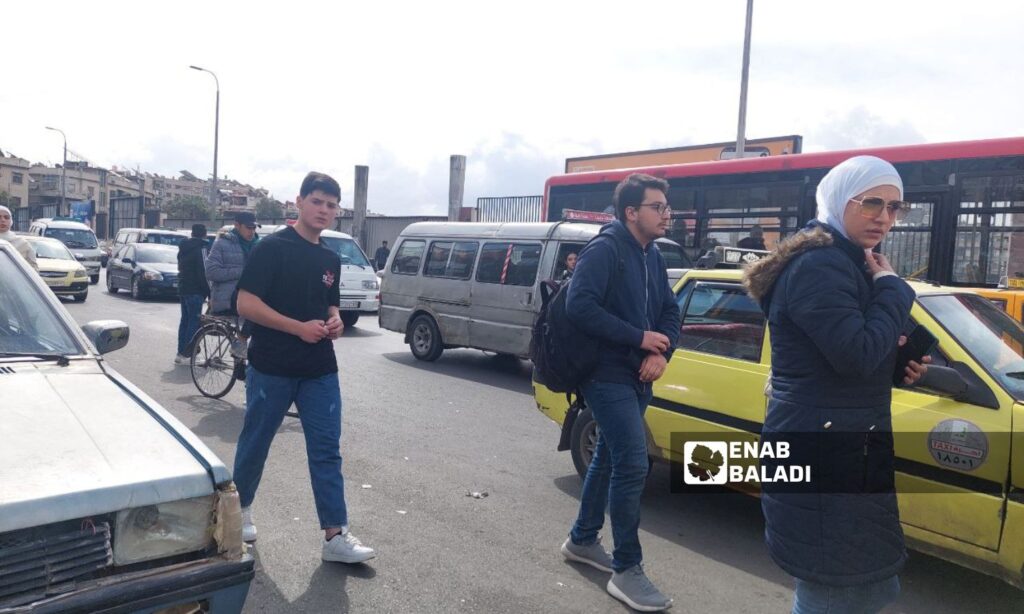The opposite side of the gathering point for minibuses in al-Baramkeh, central Damascus - April 10, 2025 (Enab Baladi/Jana al-Issa)