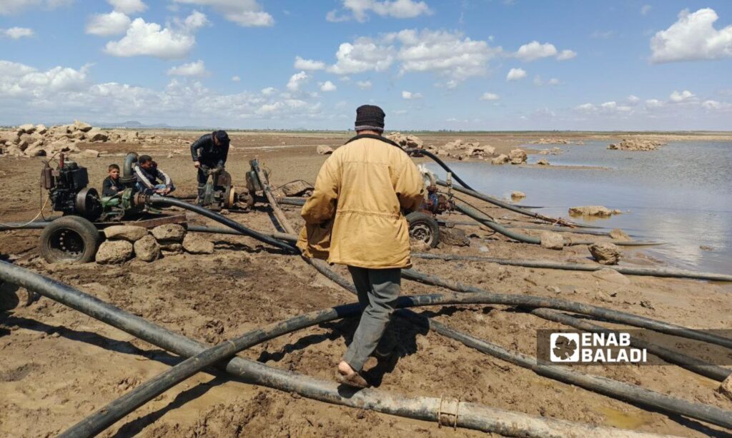 Farmers are trying to operate diesel engines to pump water from the Abidin dam to neighboring fields - April 5, 2025 (Enab Baladi/Mahjoub al-Hashish)