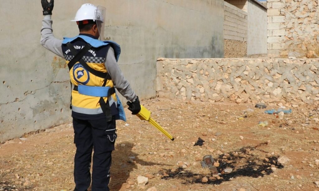 A volunteer in the Syria Civil Defence during the war remnants clearance operation in northwestern Syria - November 18, 2023 (Syria Civil Defence)