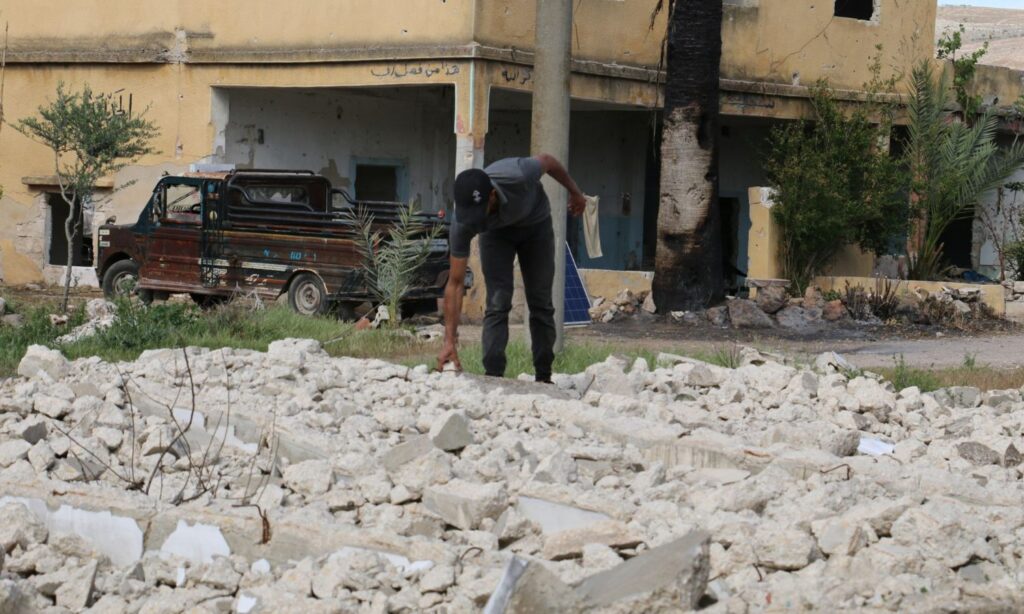 Residents are trying to renovate their homes in the town of al-Hawiz in the Hama countryside - April 29, 2025 (Hama governorate)