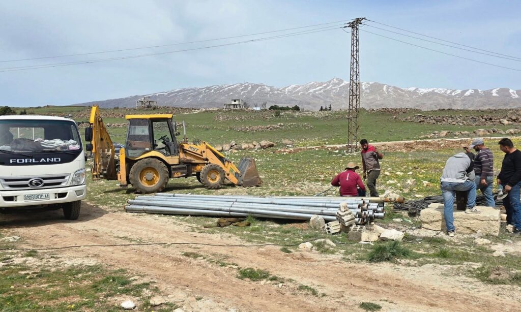 Installation of a water pump in a drinking water well in the town of Tranja in northern Quneitra - March 29, 2025 (Quneitra Governorate)