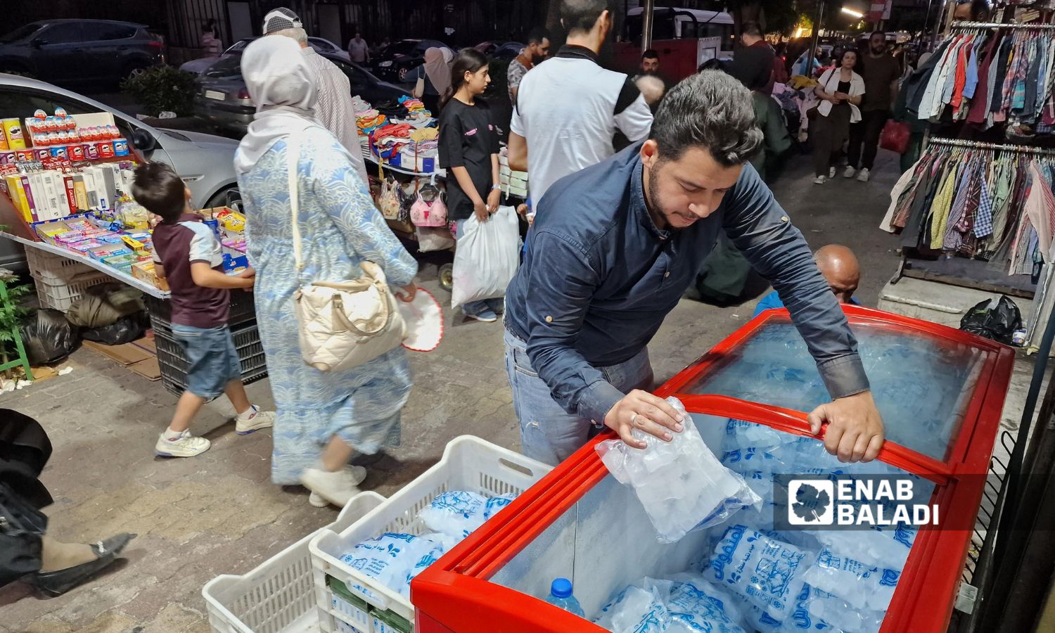 Unregulated ice blocks selling in Damascus and its suburbs