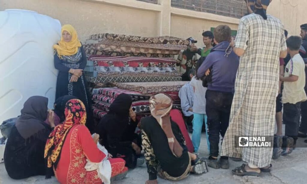 Displaced Bedouin tribe members from Suwayda in a temporary shelter center in rural Daraa – 23 July 2025 (Enab Baladi/Mahjoub al-Hashish)