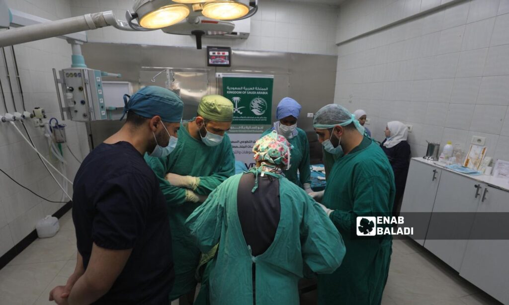 A joint medical team from KSRelief and Al-Ameen performs a surgical operation at Al-Mouwasat Hospital in Damascus – May 13, 2025 (Enab Baladi)