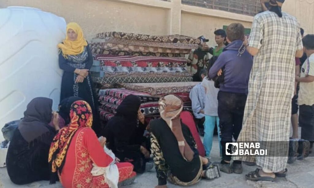 Displaced people from As-Suwayda in a shelter in Daraa – July 27, 2025 (Enab Baladi/Mahjoub al-Hashish)