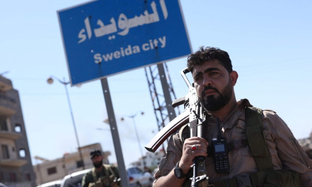 A Syrian security officer near the entrance to the city of As-Suwayda (southern Syria), 15 July 2025 (AFP)