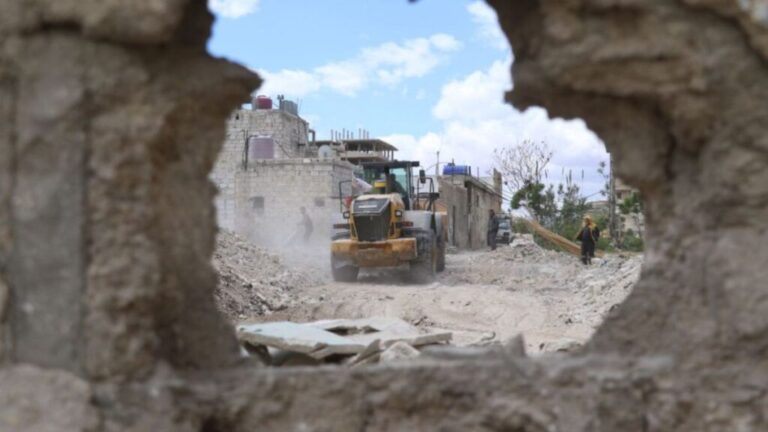 The Syrian Civil Defense removes rubble in Eastern Ghouta (Rif Dimashq, southwestern Syria) – April 16, 2025 (Civil Defense/Telegram)