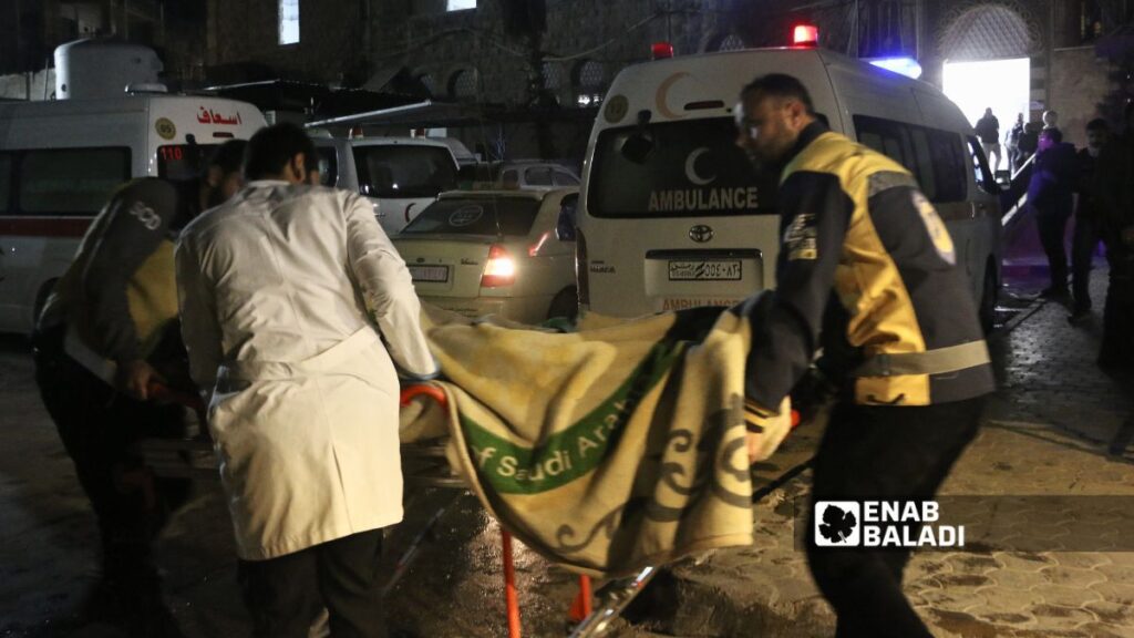 Civil Defense and Aleppo Health Directorate personnel evacuate an injured person following shelling on Aleppo neighborhoods, 22 December 2025 (Enab Baladi/Mohamed Masto)