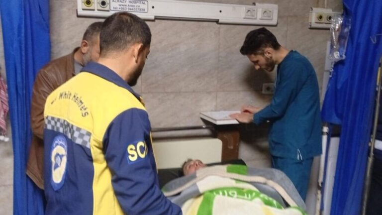 Civilians are transported by ambulance to al-Razi Hospital in Aleppo following clashes near Shayhan roundabout, Monday, 22 December 2025. (Enab Baladi, Mohamed Masto)
