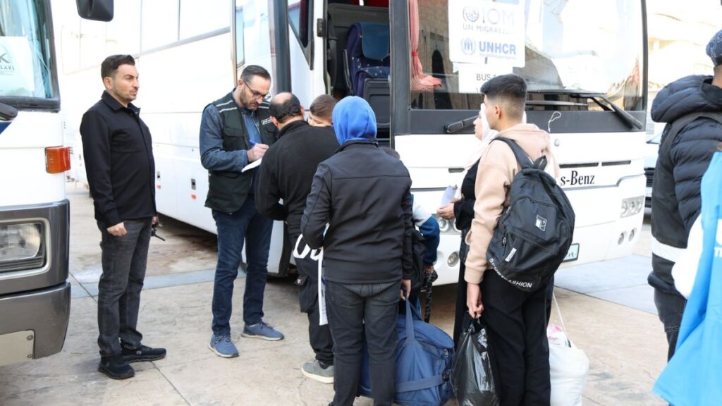 Syrian refugees return from Lebanon to Syria through the al-Masnaa border crossing (on the Lebanese Syrian border), 4 December 2025 (Lebanese General Security Directorate / Facebook)