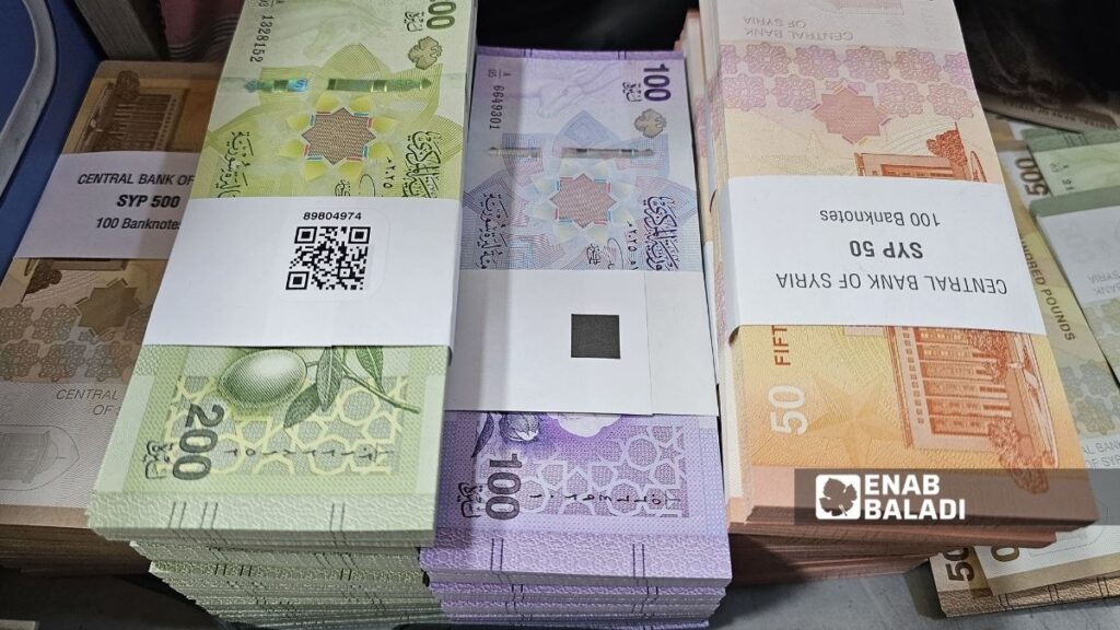 Syrians flock to exchange currency in Damascus, 4 January 2025 (Enab Baladi, Ahmad Maslamani).