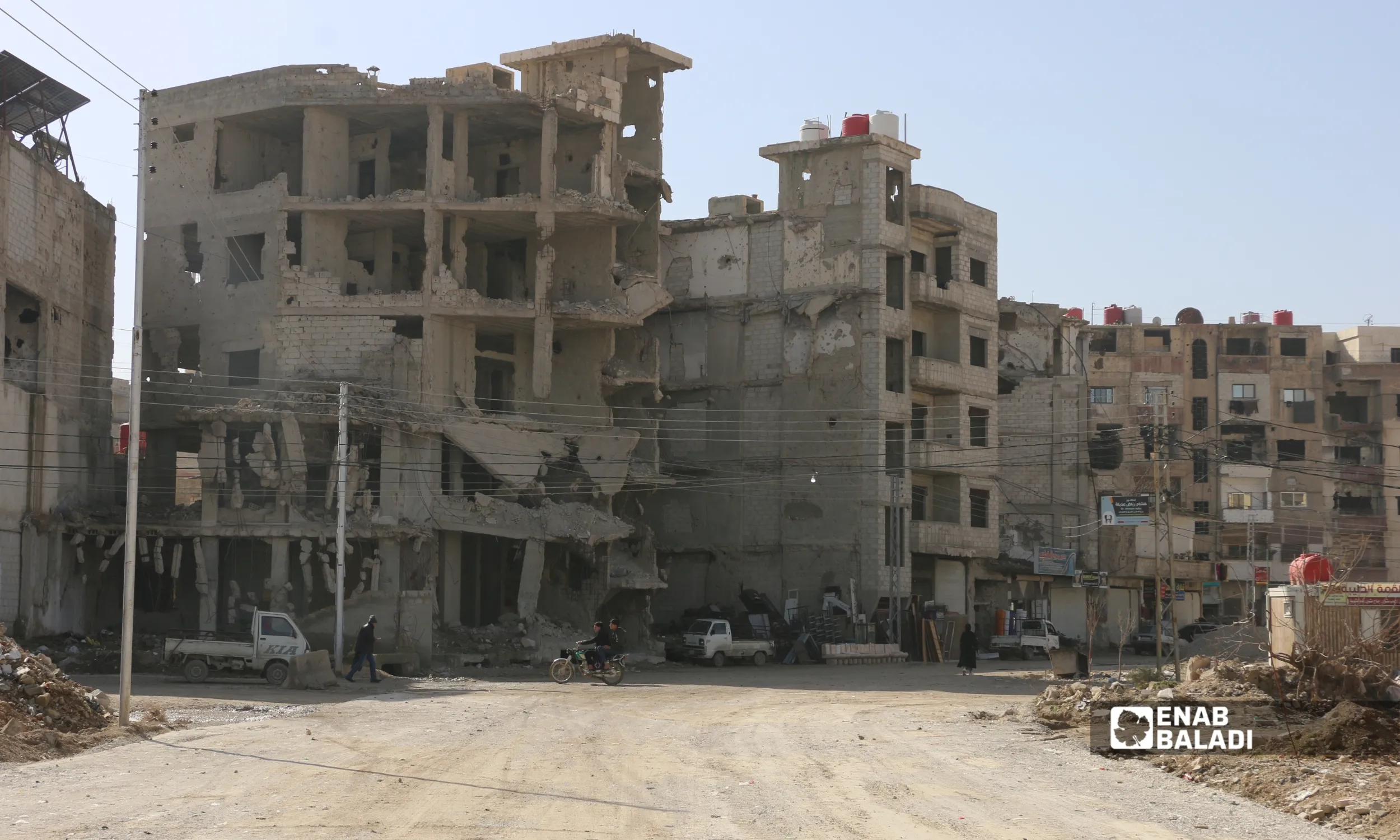 A building severely damaged in its main columns near the Sharia Secondary School, 2 February 2026 (Enab Baladi)