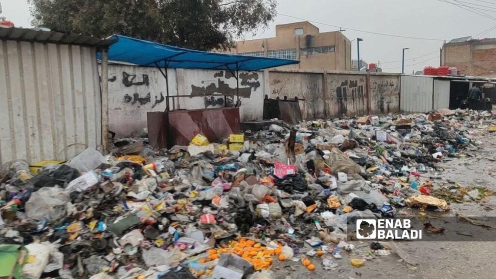 Piles of garbage on the streets of al-Hasakah, February 7, 2026 (Enab Baladi)