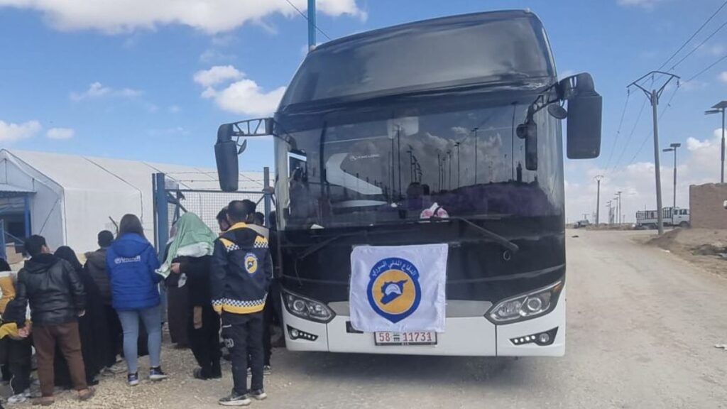 A bus belonging to the Syrian Civil Defense transports Iraqis from al-Hol camp in al-Hasakah, February 20, 2026 (Gonzalo Vargas Llosa/X)