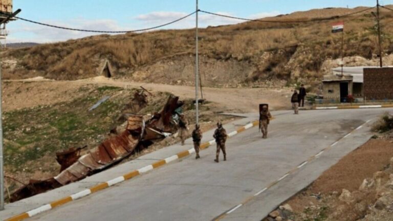 Iraqi border guards at the al-Waleed crossing on the Iraqi-Syrian border, February 16, 2026 (al-Thawra)