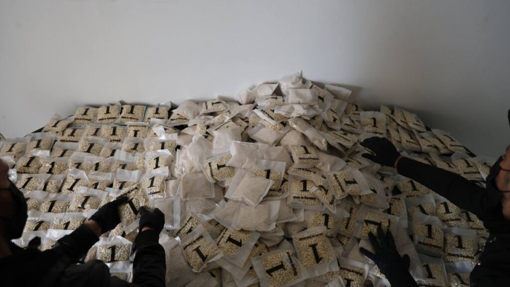 Syria’s Anti-Narcotics Directorate arrests a drug trafficking network in cooperation with Iraq, April 8, 2026. (Syrian Interior Ministry)