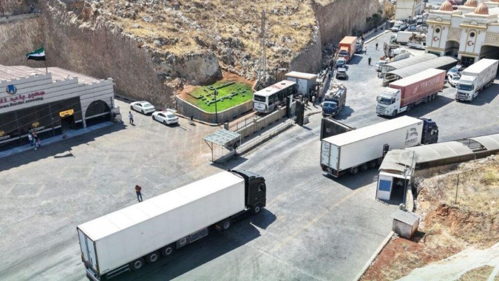 Trucks loaded with Turkish products enter Syria through the Bab al-Hawa crossing, 28 August 2025 (Bab al-Hawa crossing)