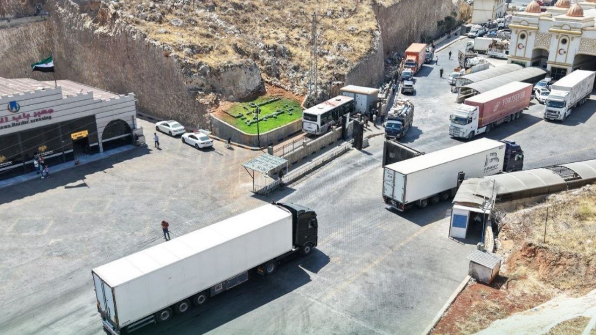 Trucks loaded with Turkish products enter Syria through the Bab al-Hawa crossing, 28 August 2025 (Bab al-Hawa crossing)