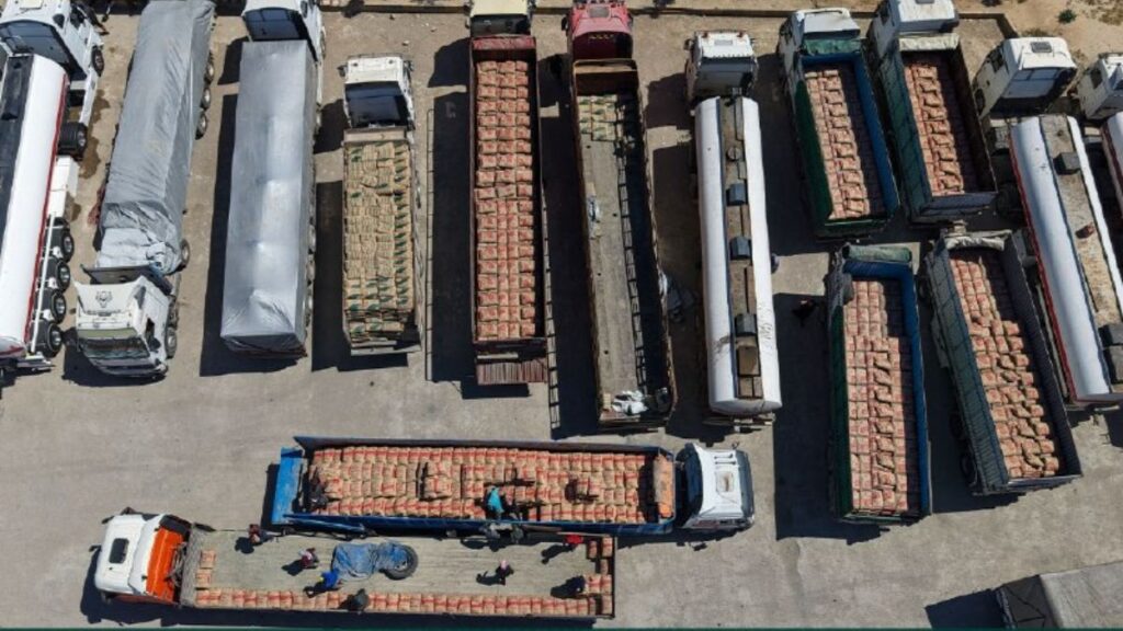 Commercial trucks at the al-Bukamal border crossing with Iraq, May 17, 2026. General Authority for Crossings and Customs