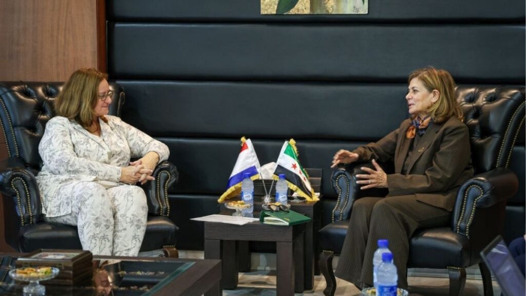 Syrian Minister of Social Affairs and Labor Hind Kabawat meets Aukje de Vries, the Dutch minister for Foreign Trade and Development, to discuss the situation of Syrian refugees, October 21, 2025. (Ministry of Social Affairs and Labor)